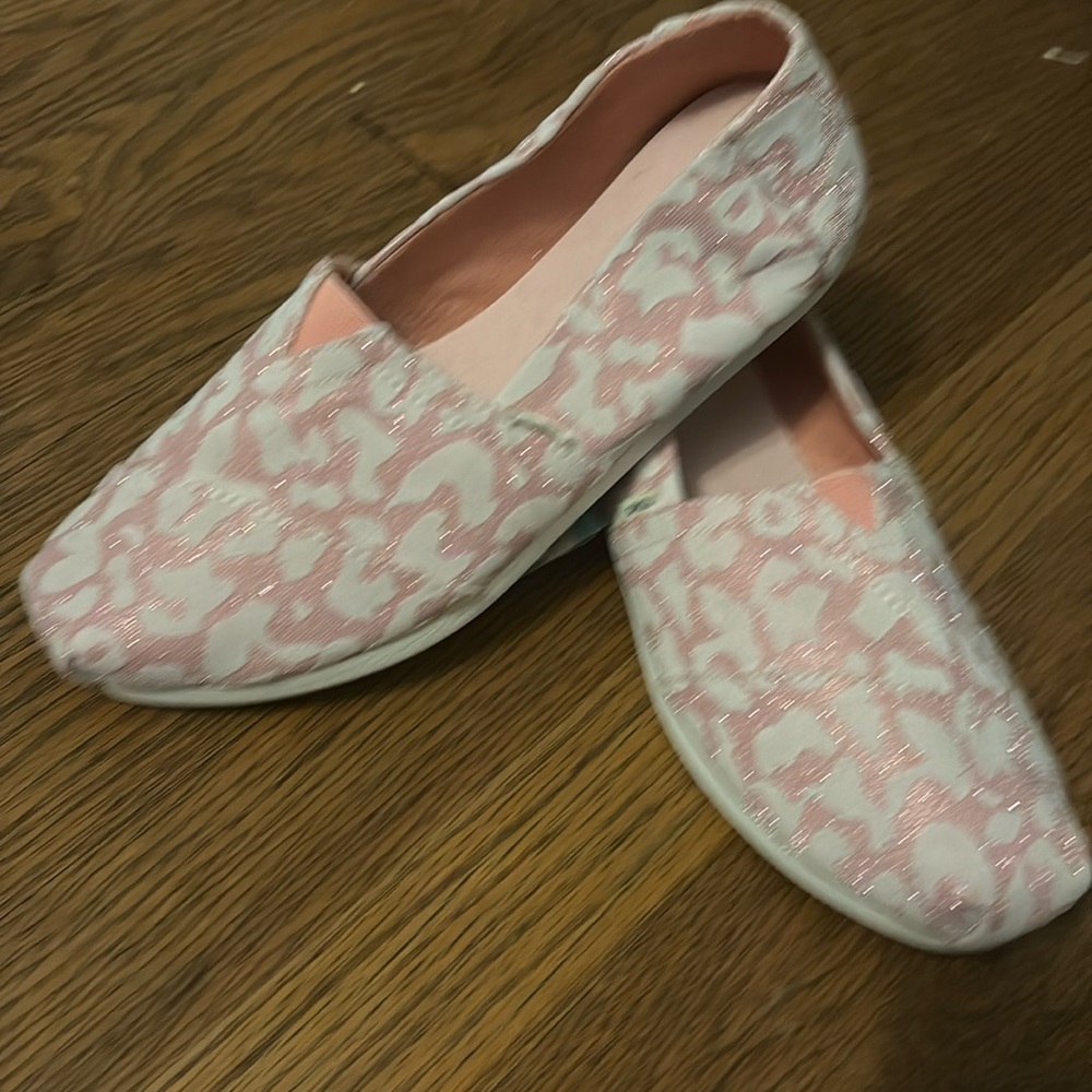 Brand new, TOMS